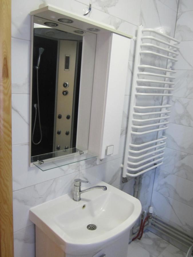 Базилік Hotel Yaremche Bagian luar foto